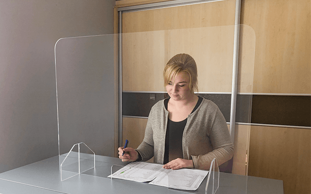 écran de protection et séparation en plexiglas