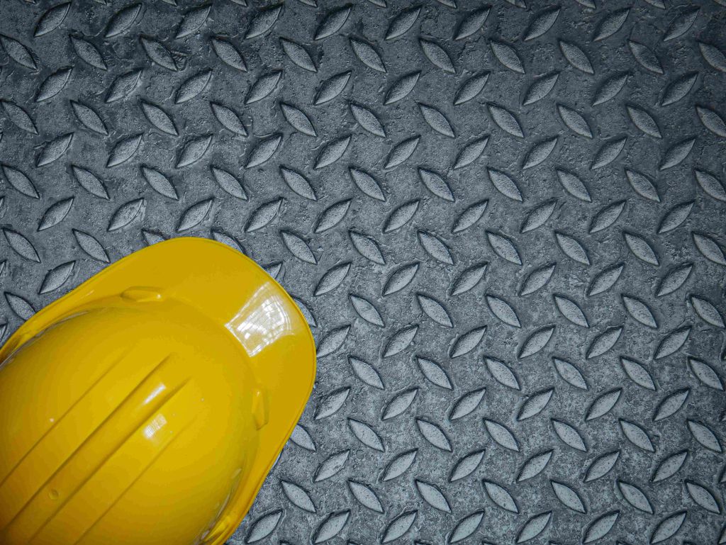Tapis antifatigue : élément-clé pour éviter les problèmes musculo-squelettiques