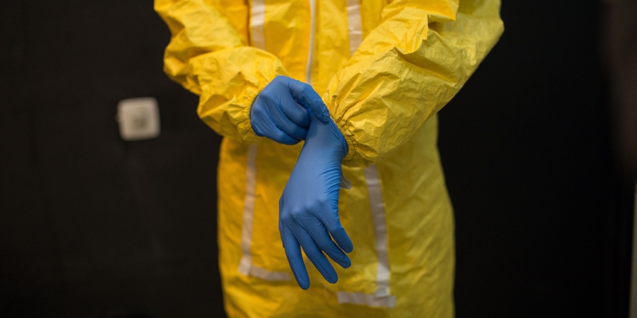 Les gants de protection anti-chimique sont à la norme EN 374 