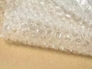 Quelles protections choisir pour protéger vos colis, papier bulle de calage