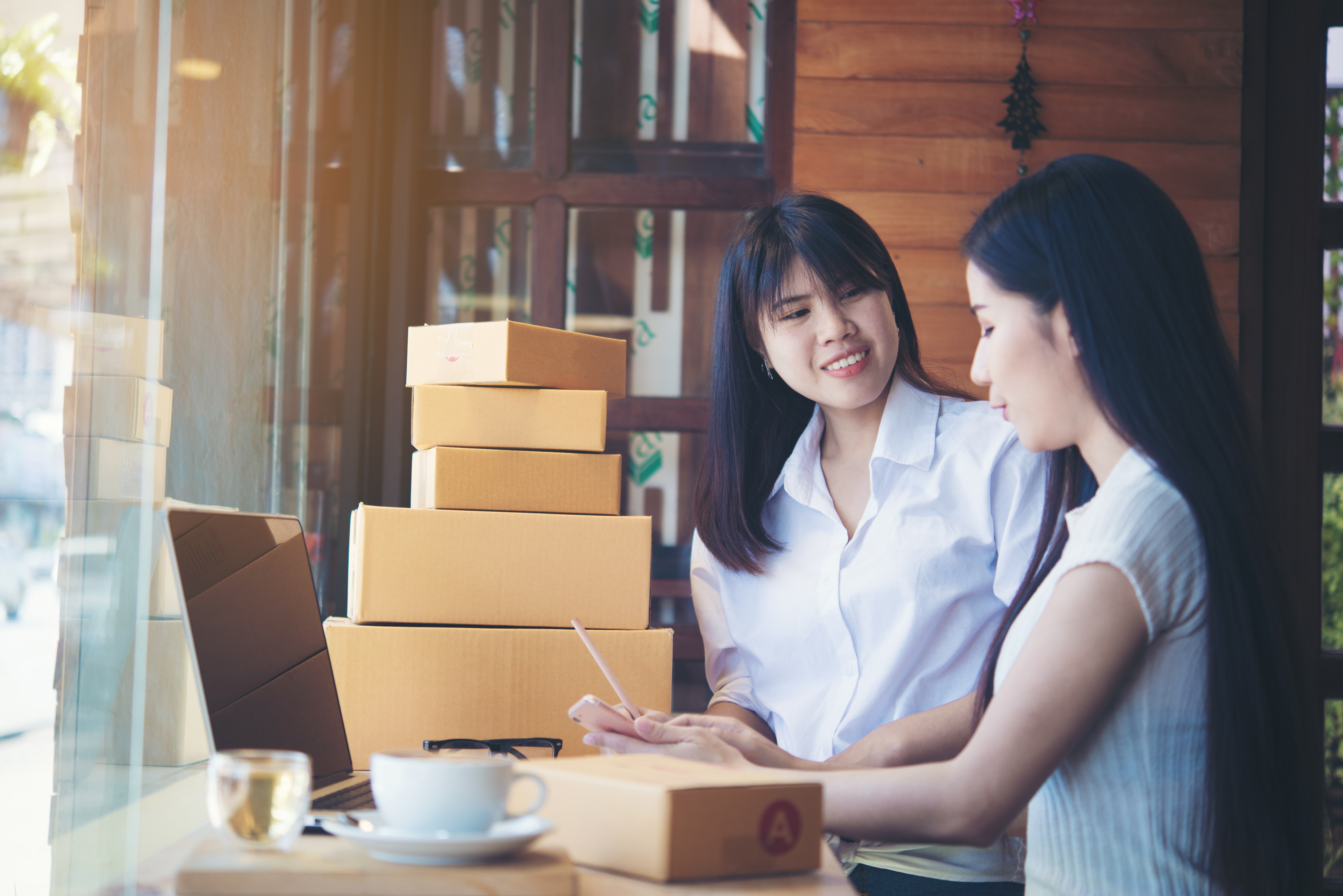 Pour réduire le volume de vos emballages efficacement, collaborez avec les autres pôles de votre entreprise