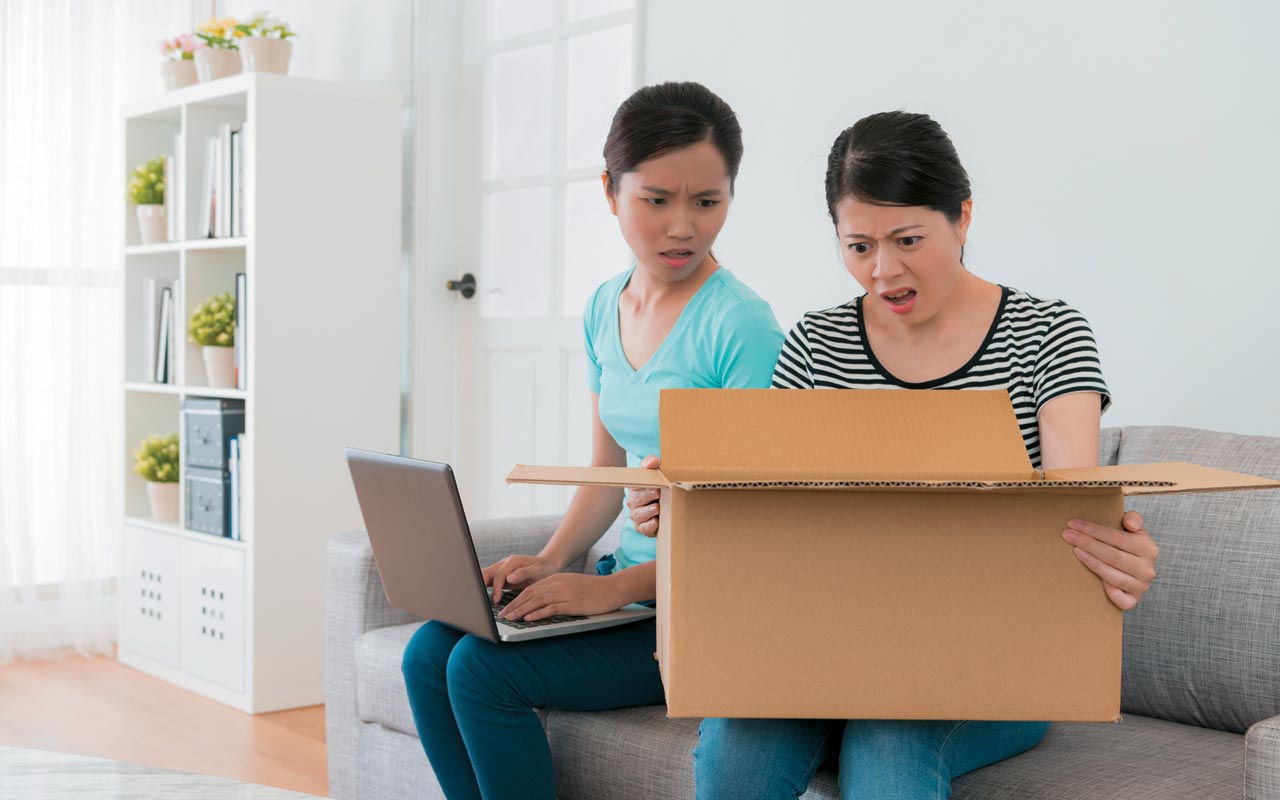 unhappy-customer-unboxing_2-asian-girls