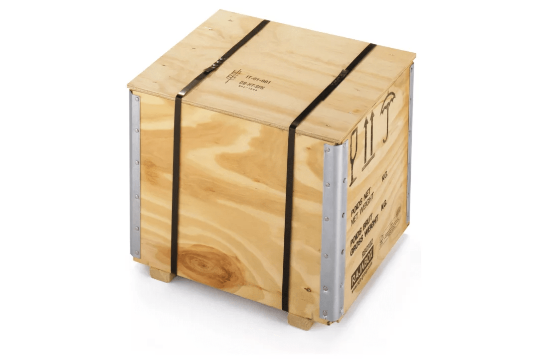 La  caisse en bois contreplaqué avec chevrons : robuste, rigide, résistante à l’humidité, recyclable… Elle facilite en plus la manutention, grâce aux chevrons permettant le transport en transpalette dans votre entreprise et chez le transporteur. Ce produit est parfaitement adapté pour le transport maritime et les exportations lointaines.