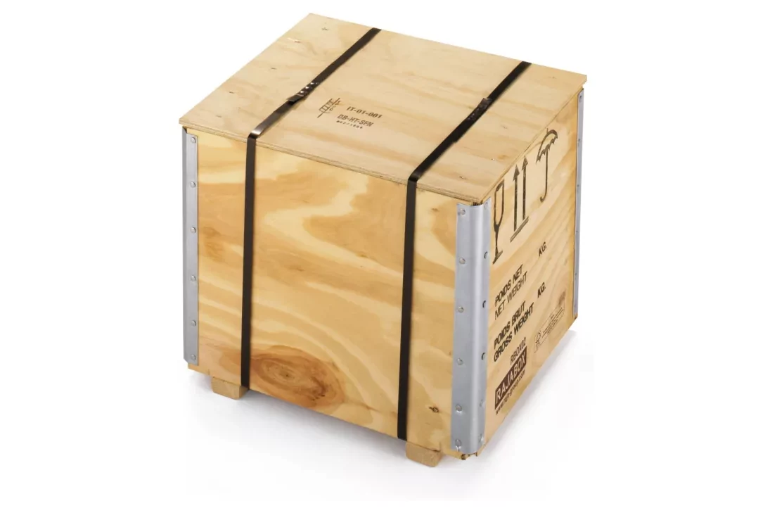 La  caisse en bois contreplaqué avec chevrons : robuste, rigide, résistante à l’humidité, recyclable… Elle facilite en plus la manutention, grâce aux chevrons permettant le transport en transpalette dans votre entreprise et chez le transporteur. Ce produit est parfaitement adapté pour le transport maritime et les exportations lointaines.