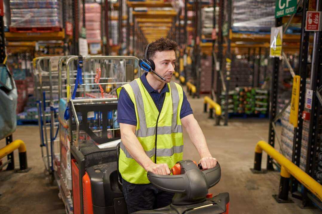 voice-picking-man