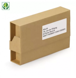 un étui en carton postal