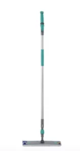 balai-avec-reservoir-d-eau