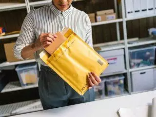 Le petit guide pour bien choisir vos enveloppes de livraison