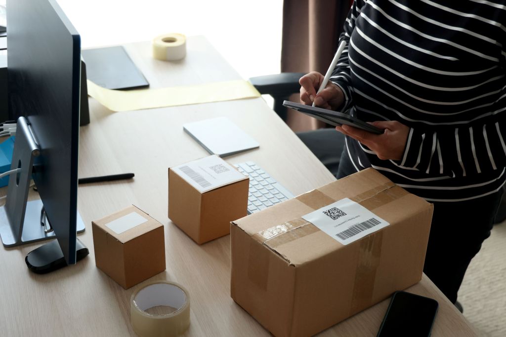 Smart packaging : comment intégrer QR codes et étiquettes intelligentes à vos envois ?