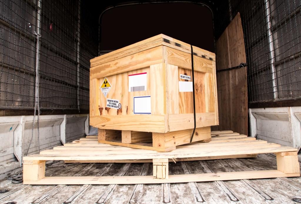 Choisir une caisse en bois pour marchandises lourdes