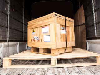 Choisir une caisse en bois pour marchandises lourdes